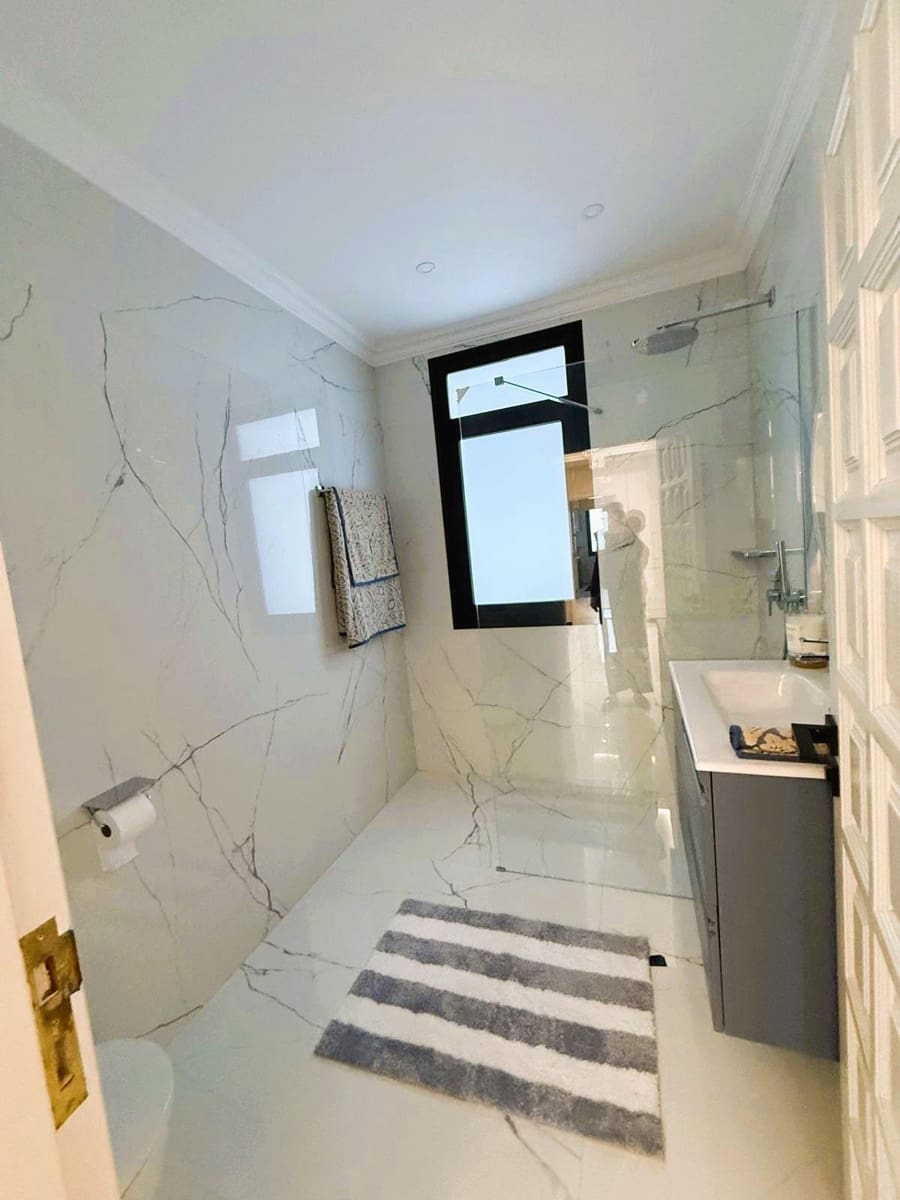 4 soverom Villa til salgs i Costa Adeje med svømmebasseng garasje - € 2 600 000 (Ref: 9543654)