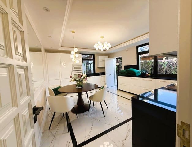 4 soverom Villa til salgs i San Eugenio Alto, Adeje med svømmebasseng garasje - € 2 600 000 (Ref: 9543654)