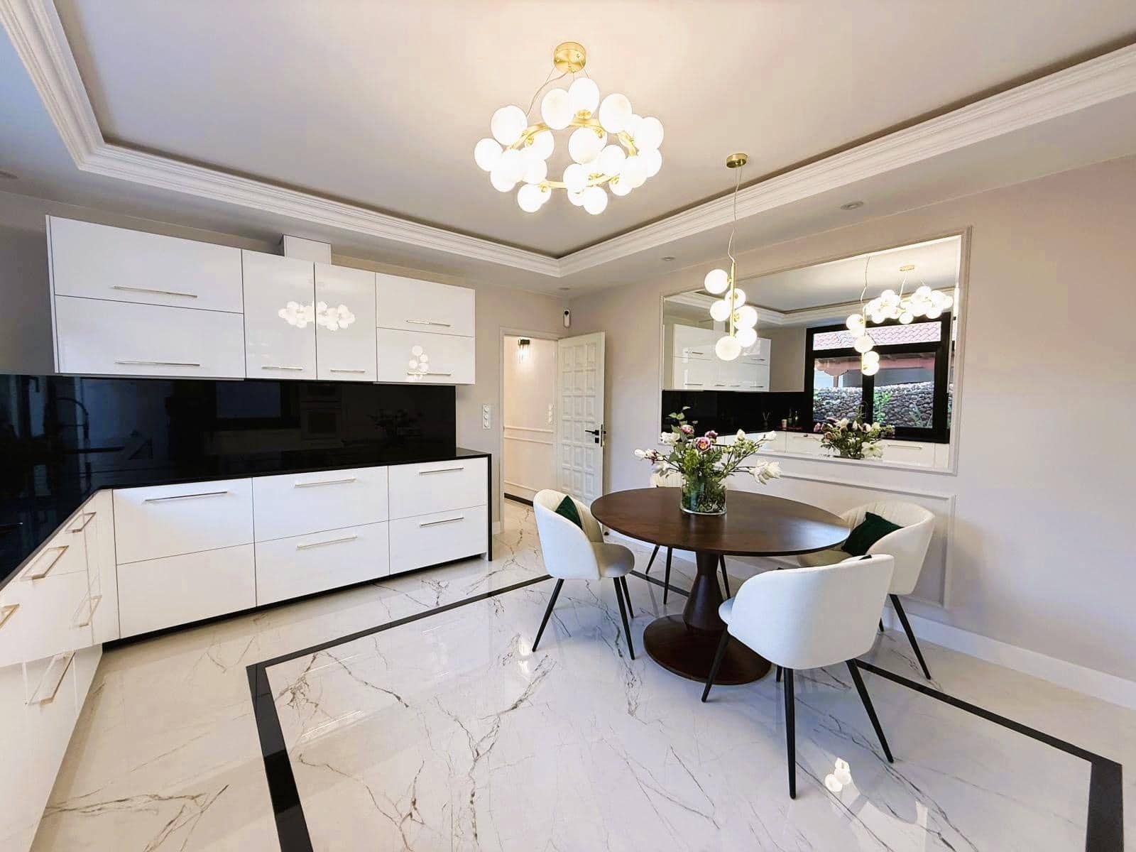 4 soverom Villa til salgs i Costa Adeje med svømmebasseng garasje - € 2 600 000 (Ref: 9543654)