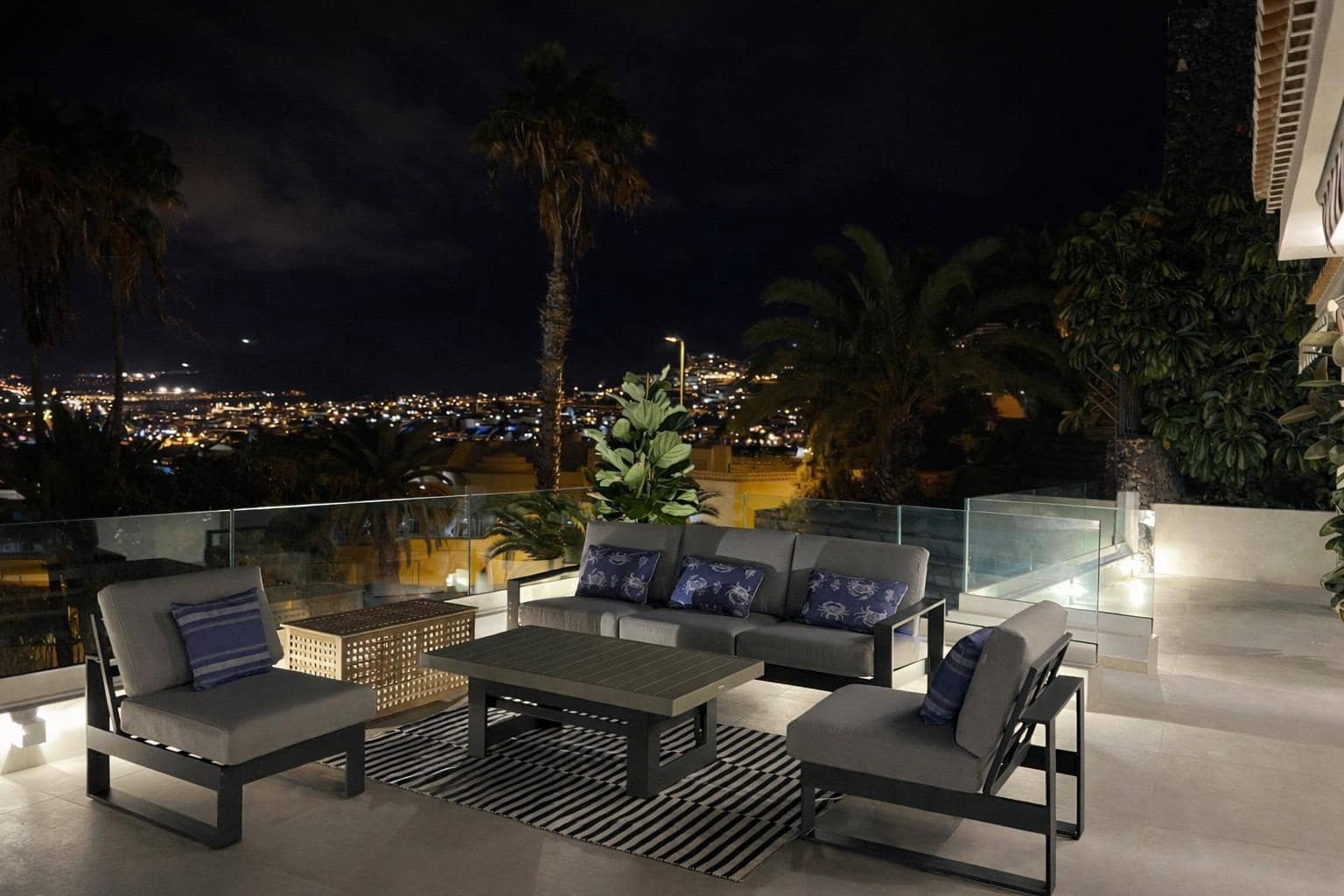 4 soverom Villa til salgs i Costa Adeje med svømmebasseng garasje - € 2 600 000 (Ref: 9543654)