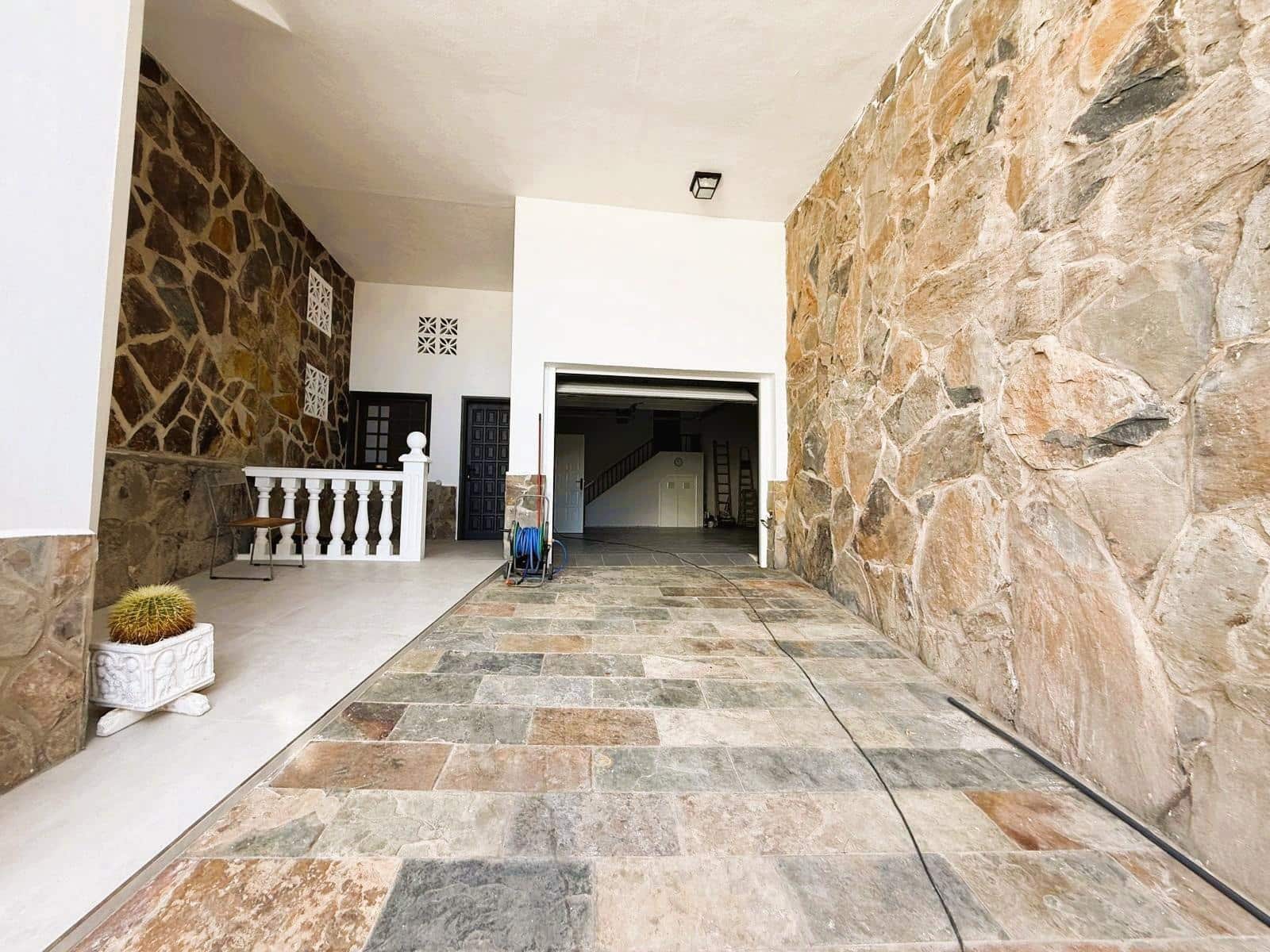 4 soverom Villa til salgs i Costa Adeje med svømmebasseng garasje - € 2 600 000 (Ref: 9543654)