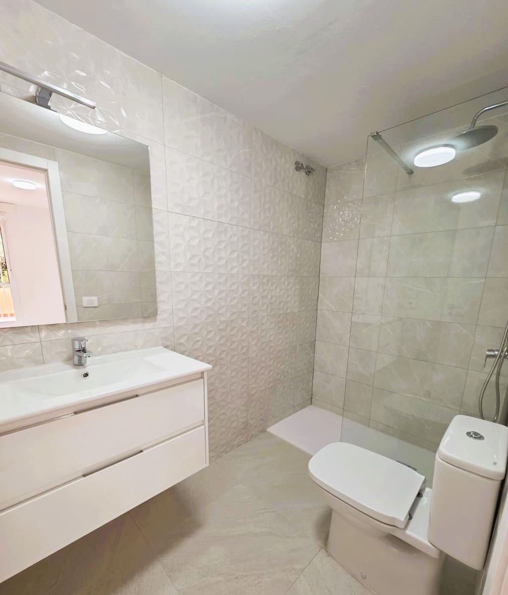 2 sypialnia Apartament na sprzedaż w Arona z basenem garażem - 272 000 € (Ref: 9565259)