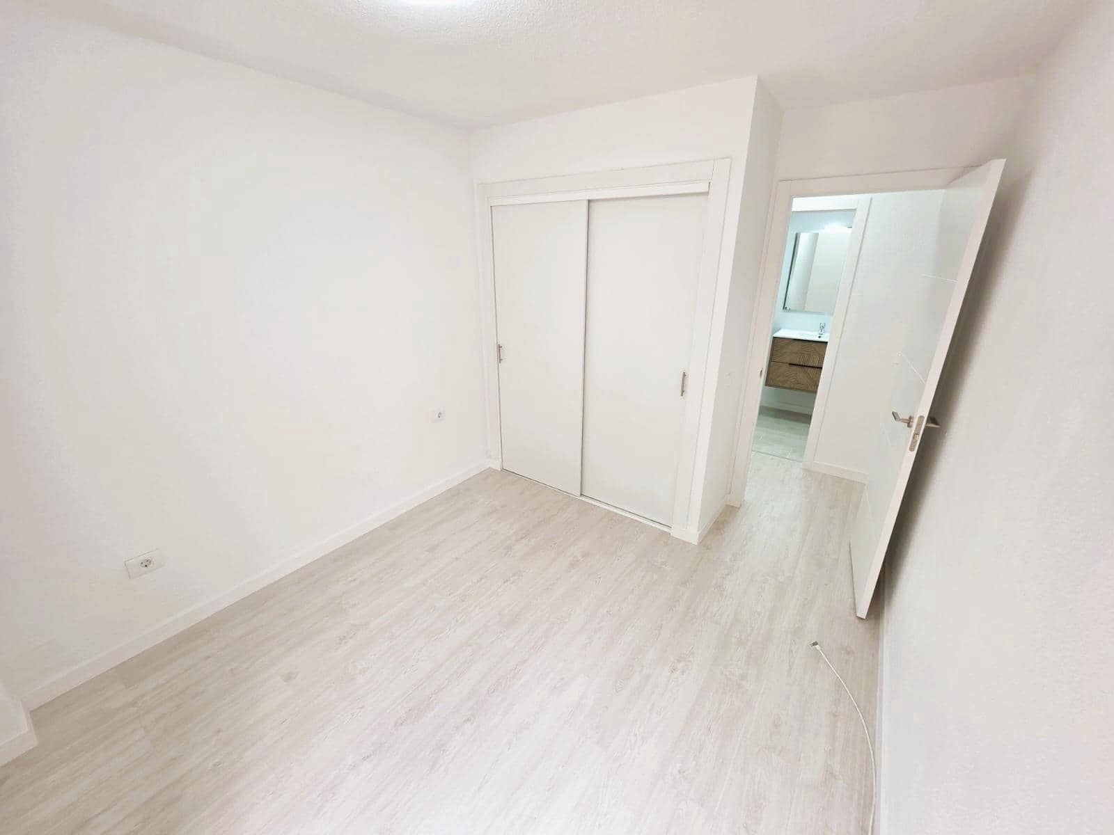 2 sypialnia Apartament na sprzedaż w Arona z basenem garażem - 272 000 € (Ref: 9565259)