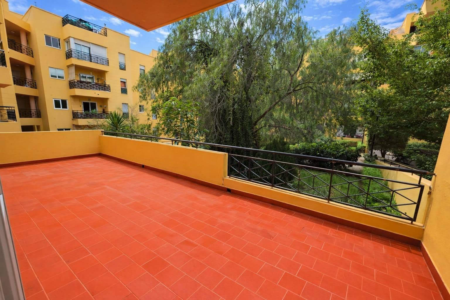 2 sypialnia Apartament na sprzedaż w Arona z basenem garażem - 272 000 € (Ref: 9565259)