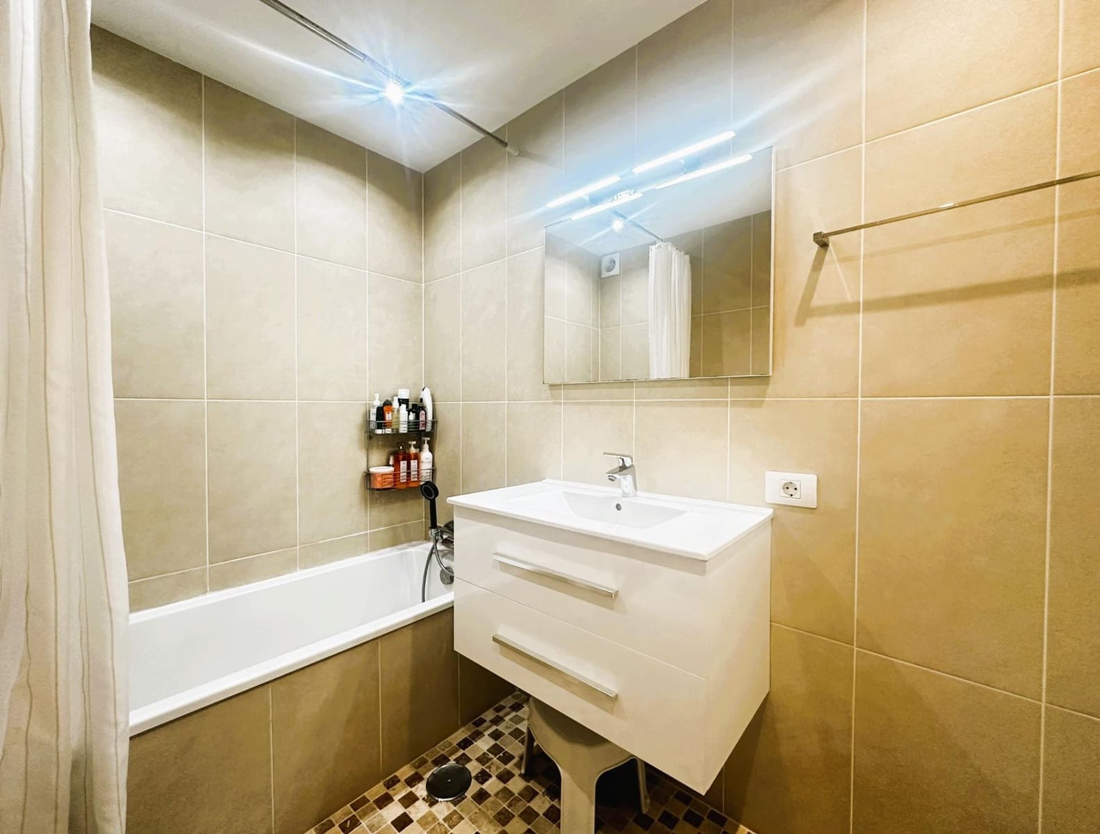 2 sypialnia Apartament na sprzedaż w Playa de las Americas z basenem - 630 000 € (Ref: 9648160)