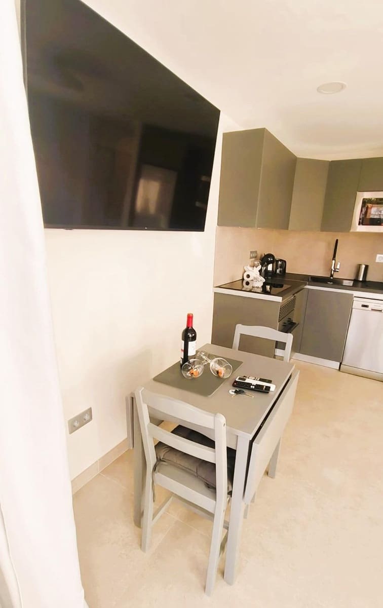 1 bedroom Apartment for sale in Playa de las Americas with pool - € 315,000 (Ref: 9648161)