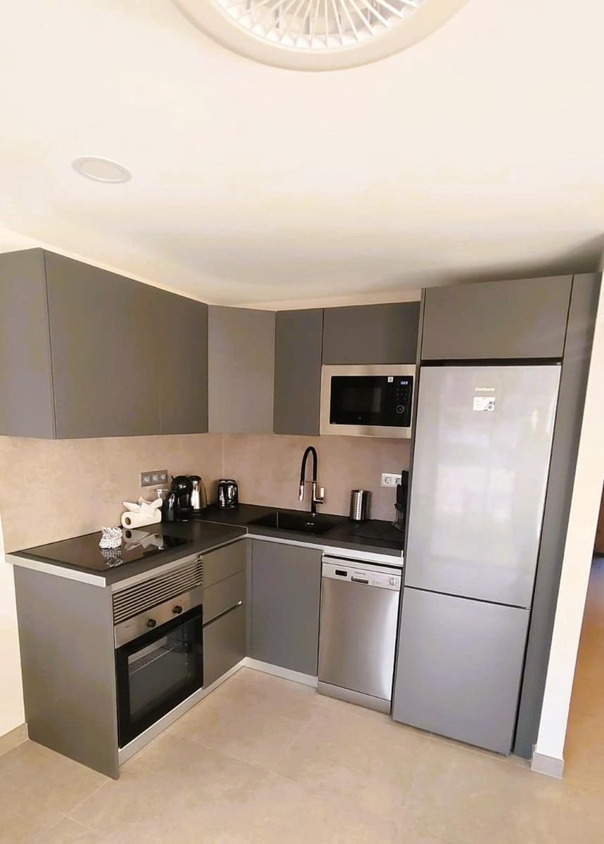 1 bedroom Apartment for sale in Playa de las Americas with pool - € 315,000 (Ref: 9648161)