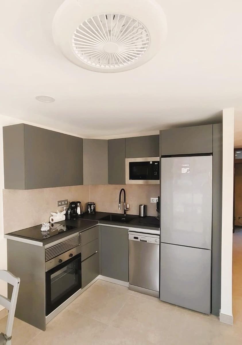 1 bedroom Apartment for sale in Playa de las Americas with pool - € 315,000 (Ref: 9648161)