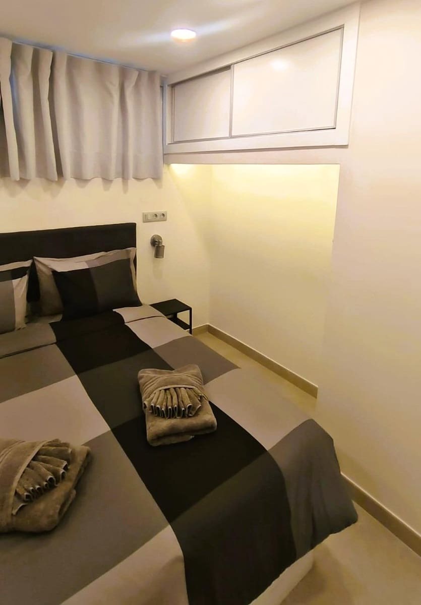 1 bedroom Apartment for sale in Playa de las Americas with pool - € 315,000 (Ref: 9648161)