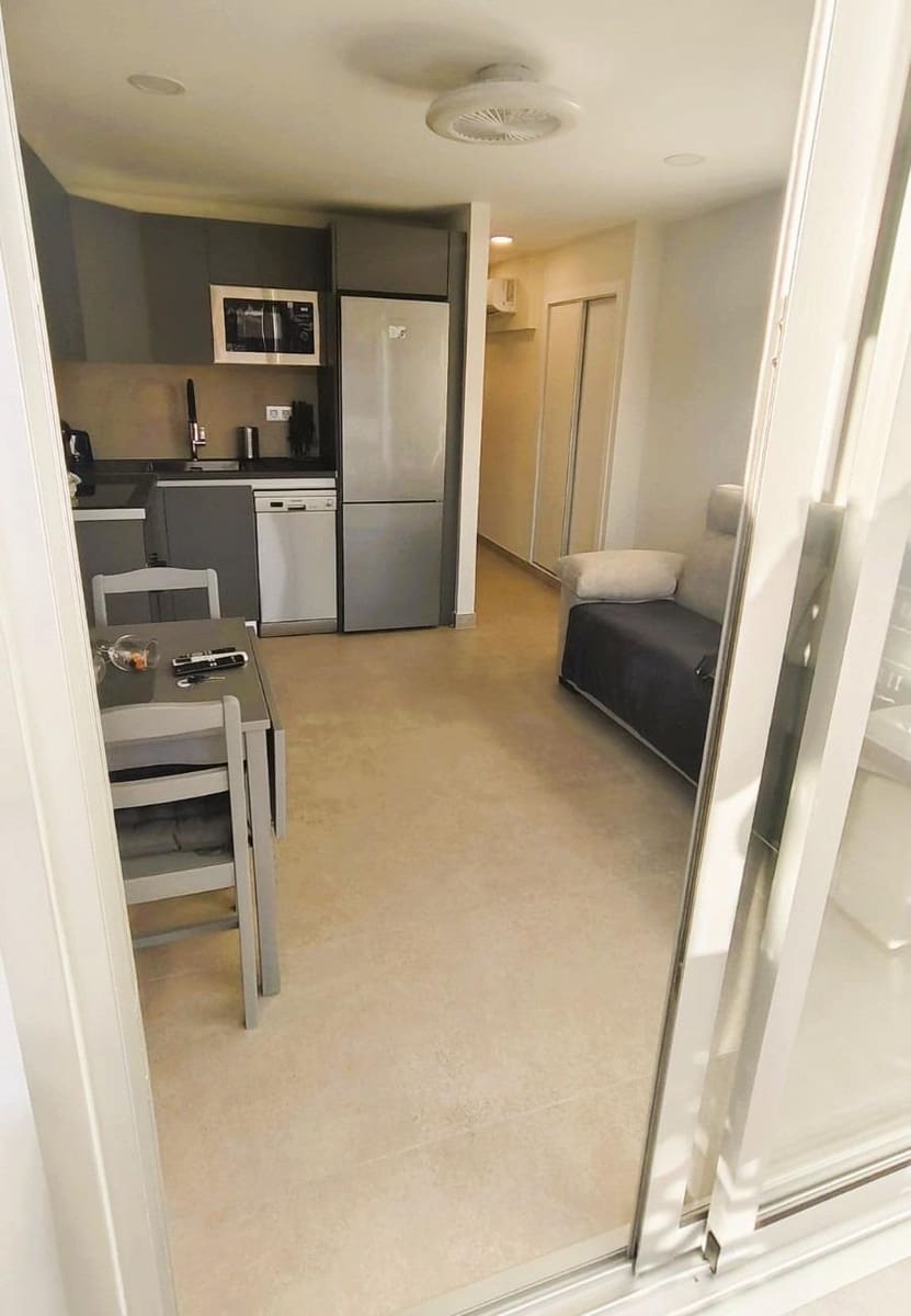 1 bedroom Apartment for sale in Playa de las Americas with pool - € 315,000 (Ref: 9648161)