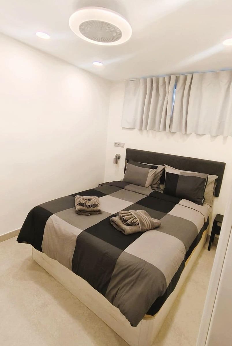 1 bedroom Apartment for sale in Playa de las Americas with pool - € 315,000 (Ref: 9648161)