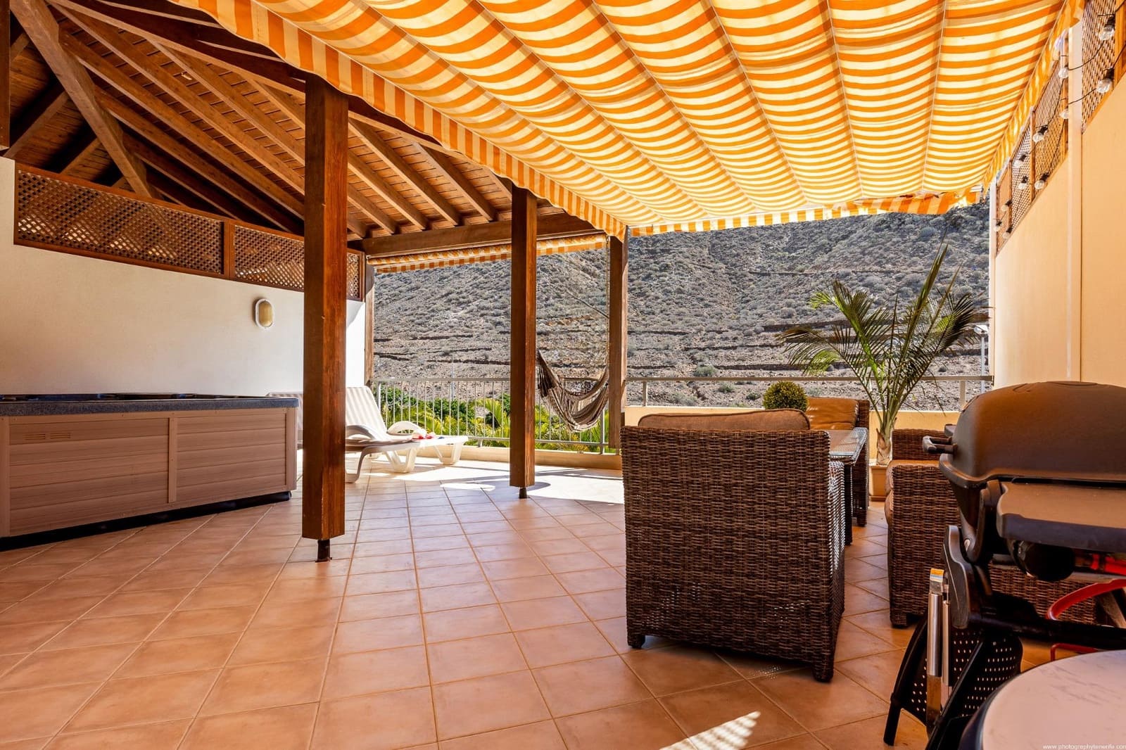 3 quarto Moradia para venda em Los Cristianos com piscina garagem - 950 000 € (Ref: 9648164)