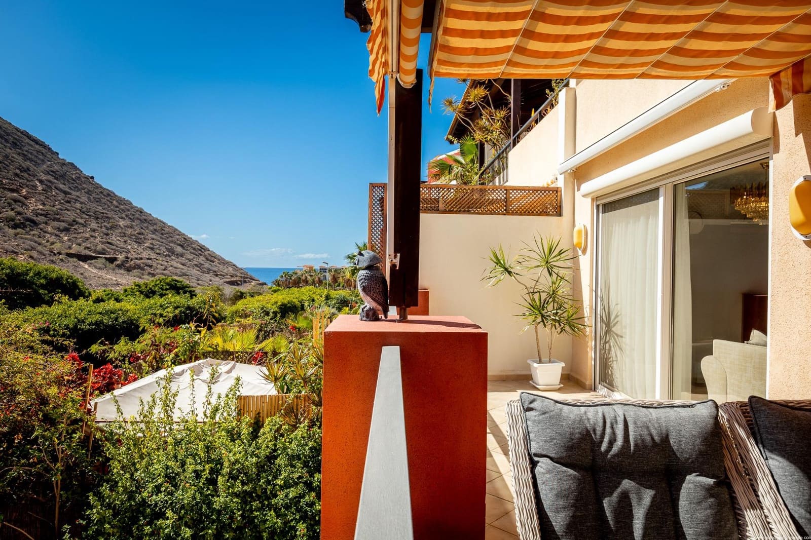 3 quarto Moradia para venda em Los Cristianos com piscina garagem - 950 000 € (Ref: 9648164)