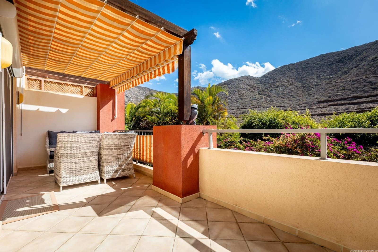 3 quarto Moradia para venda em Los Cristianos com piscina garagem - 950 000 € (Ref: 9648164)