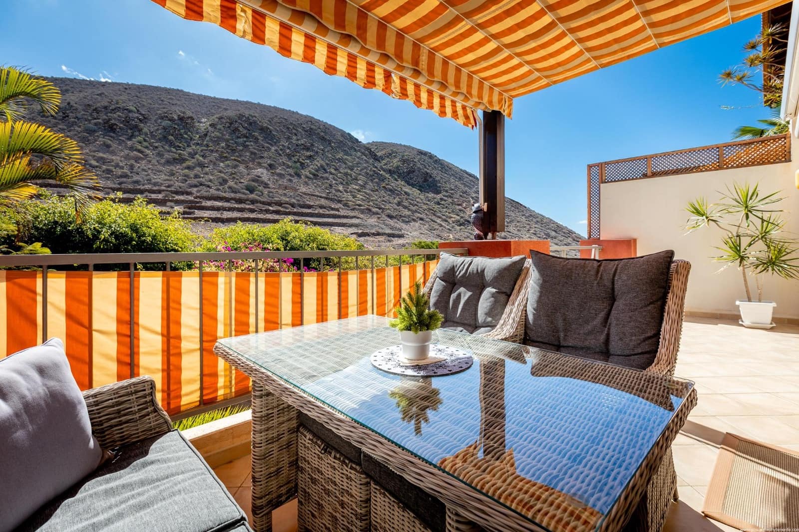 3 quarto Moradia para venda em Los Cristianos com piscina garagem - 950 000 € (Ref: 9648164)