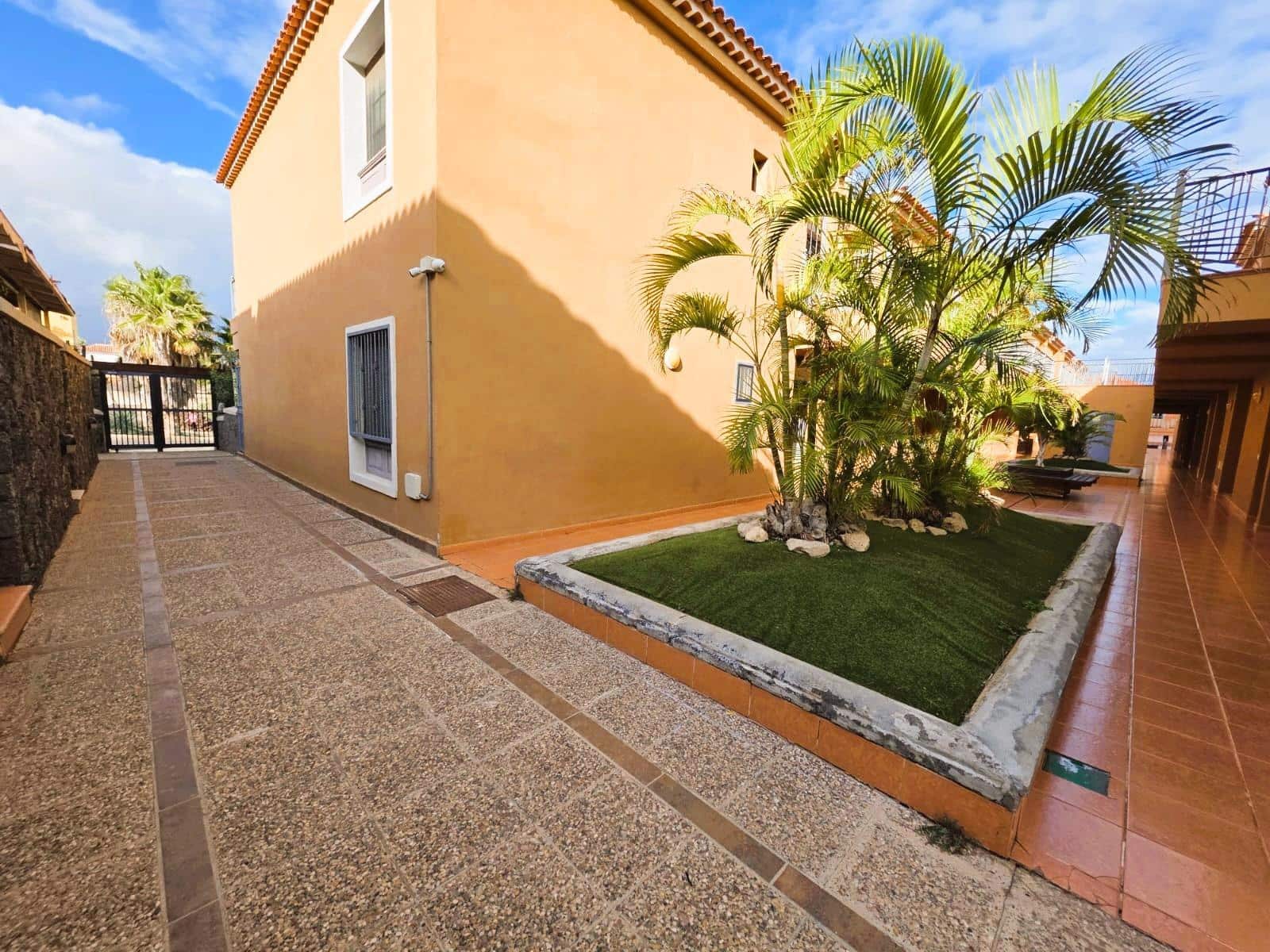 1 bedroom Apartment for sale in Arona with pool garage - € 220,000 (Ref: 9701653)