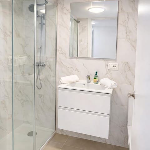 2 slaapkamer Kantoor te koop in San Eugenio Bajo, Adeje met zwembad - € 179.000 (Ref: 9758984)