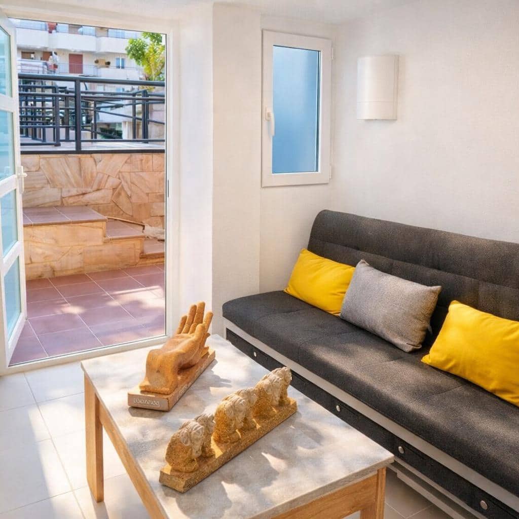 2 slaapkamer Kantoor te koop in Costa Adeje met zwembad - € 179.000 (Ref: 9758984)