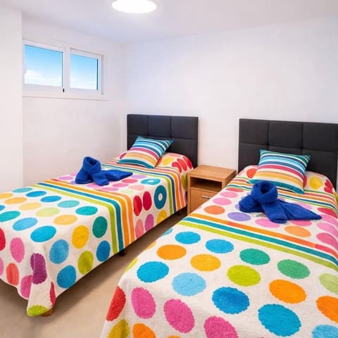 2 slaapkamer Kantoor te koop in San Eugenio Bajo, Adeje met zwembad - € 179.000 (Ref: 9758984)