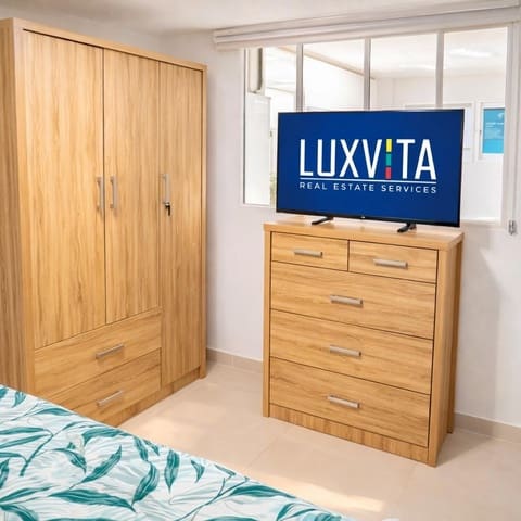 2 slaapkamer Kantoor te koop in San Eugenio Bajo, Adeje met zwembad - € 179.000 (Ref: 9758984)