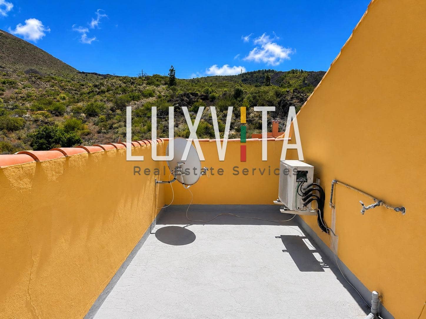 4 bedroom Villa for sale in Santiago del Teide with garage - € 560,000 (Ref: 9924637)