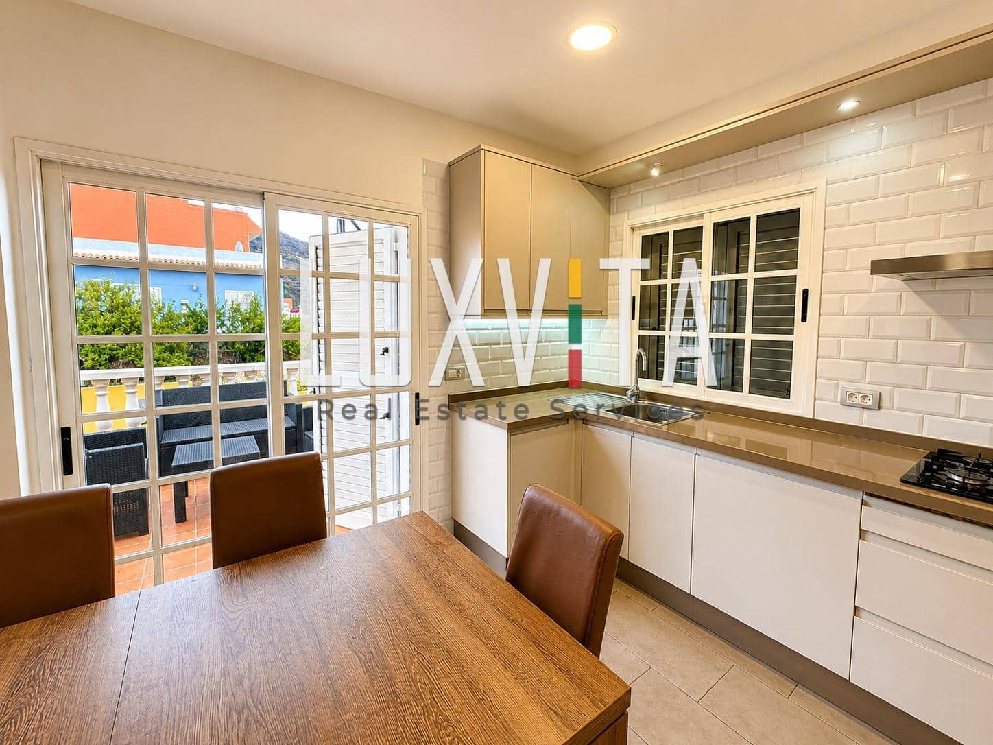 4 bedroom Villa for sale in Santiago del Teide with garage - € 560,000 (Ref: 9924637)
