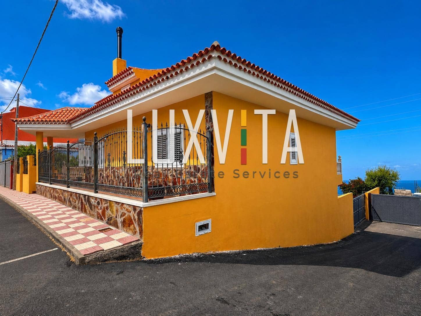 4 bedroom Villa for sale in Santiago del Teide with garage - € 560,000 (Ref: 9924637)