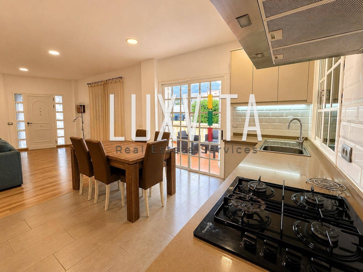 4 bedroom Villa for sale in Santiago del Teide with garage - € 560,000 (Ref: 9924637)