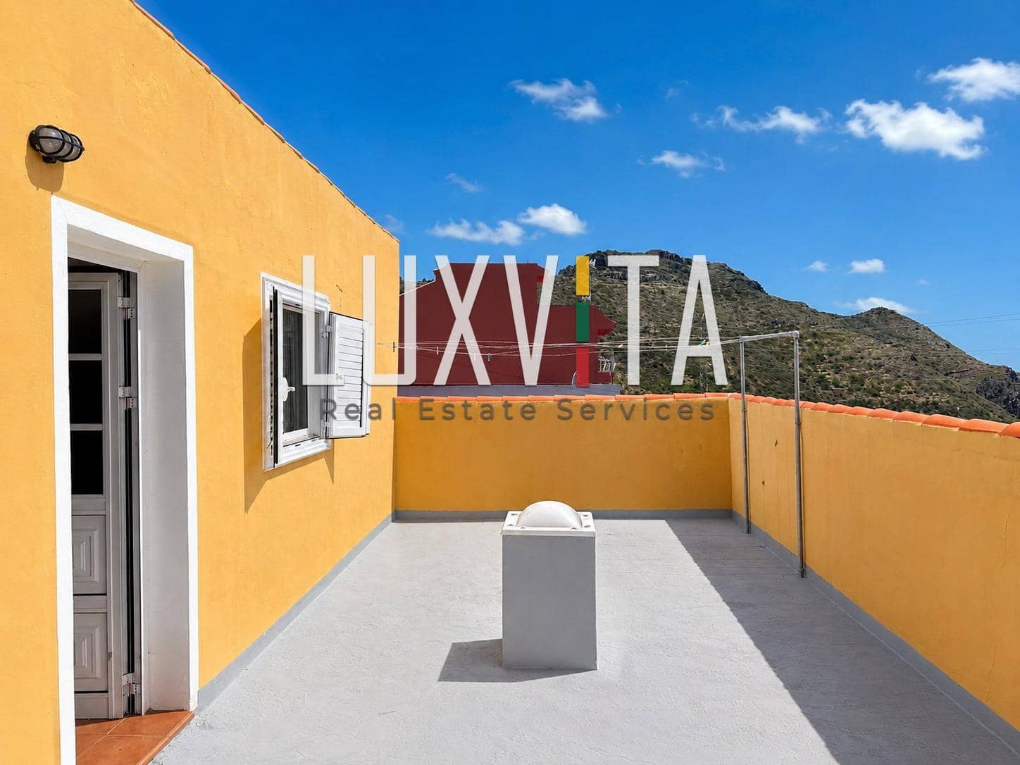 4 bedroom Villa for sale in Santiago del Teide with garage - € 560,000 (Ref: 9924637)