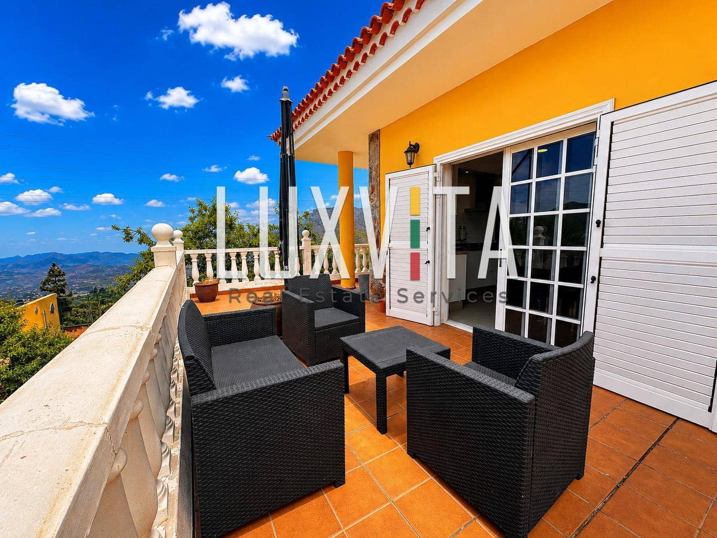 4 bedroom Villa for sale in Santiago del Teide with garage - € 560,000 (Ref: 9924637)