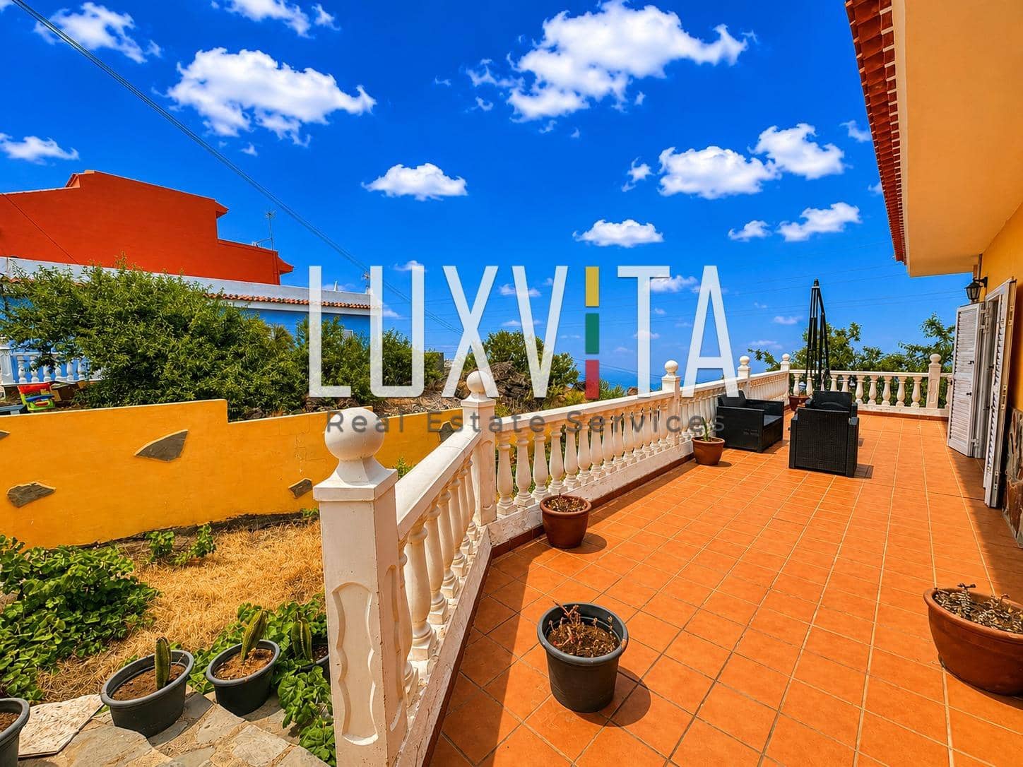 4 bedroom Villa for sale in Santiago del Teide with garage - € 560,000 (Ref: 9924637)