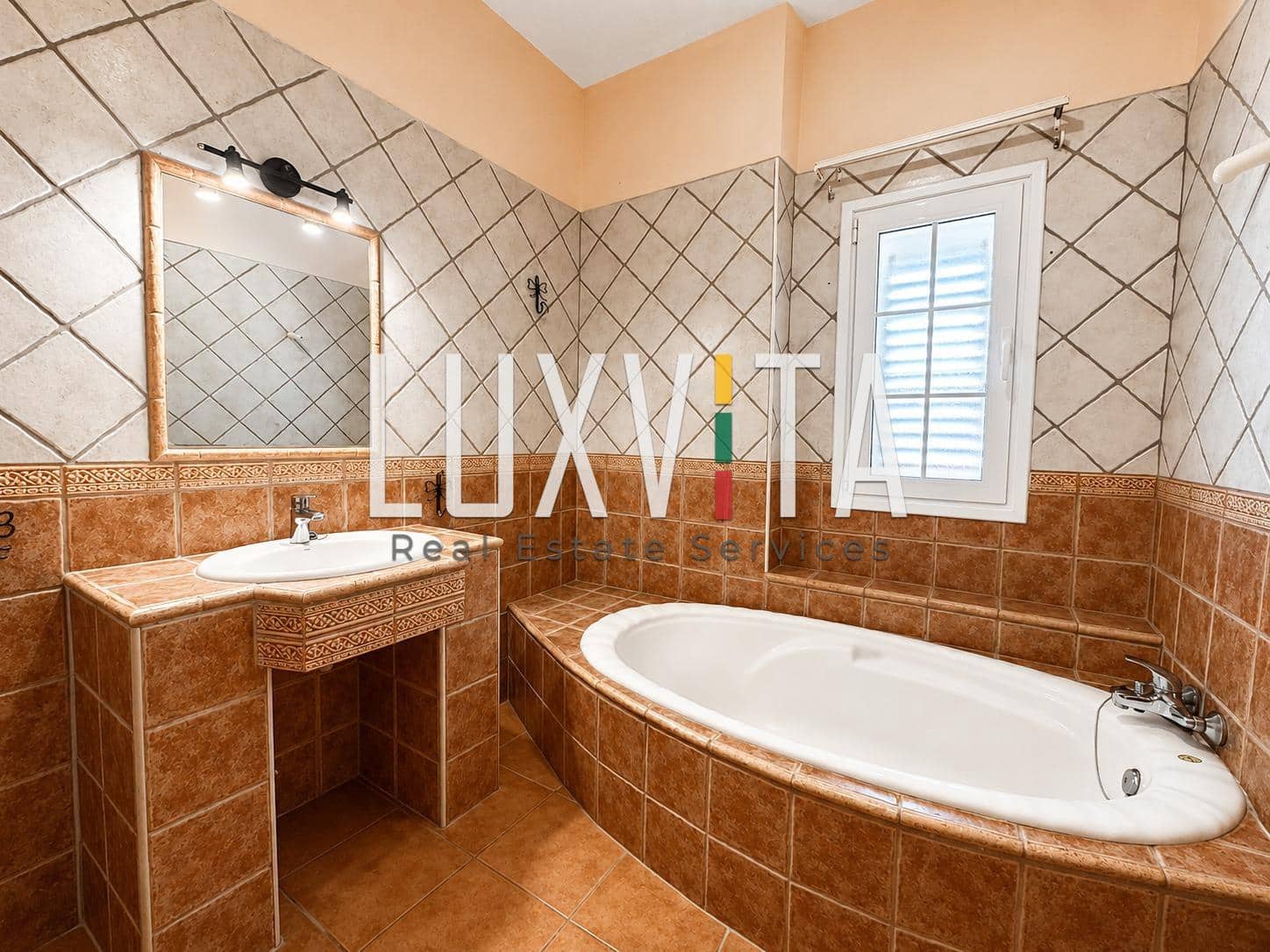 4 bedroom Villa for sale in Santiago del Teide with garage - € 560,000 (Ref: 9924637)