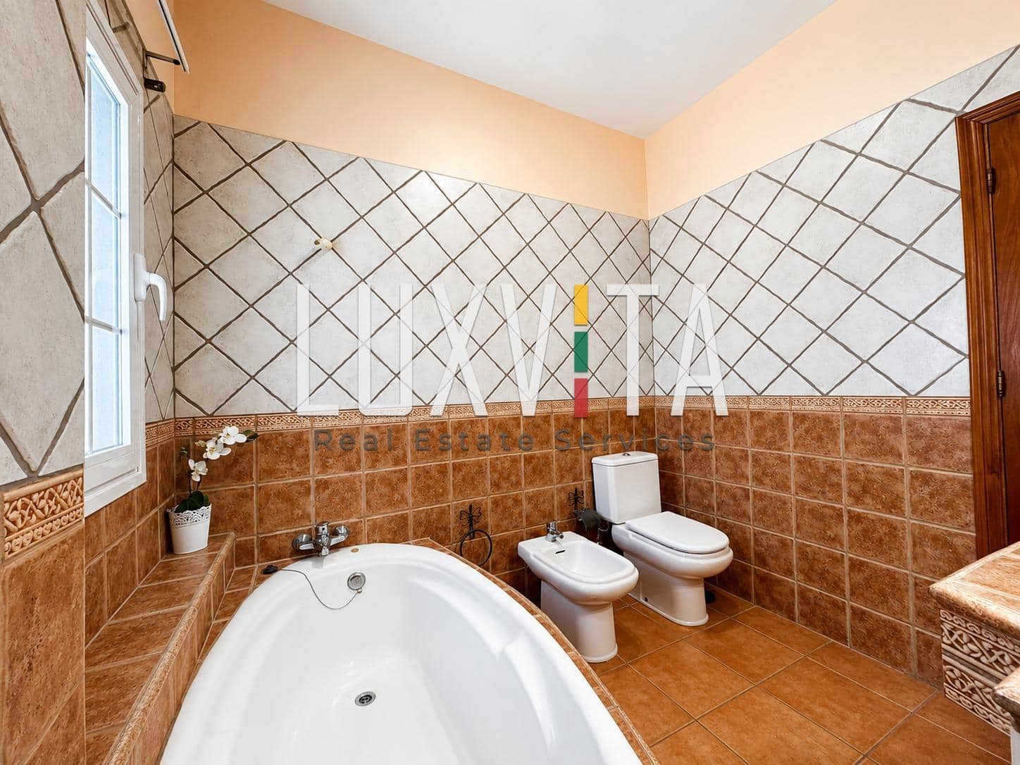 4 bedroom Villa for sale in Santiago del Teide with garage - € 560,000 (Ref: 9924637)