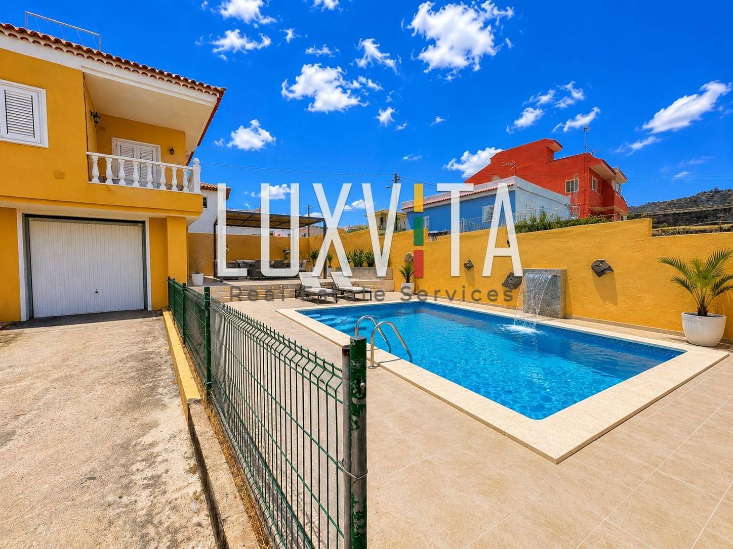 4 bedroom Villa for sale in Santiago del Teide with garage - € 560,000 (Ref: 9924637)