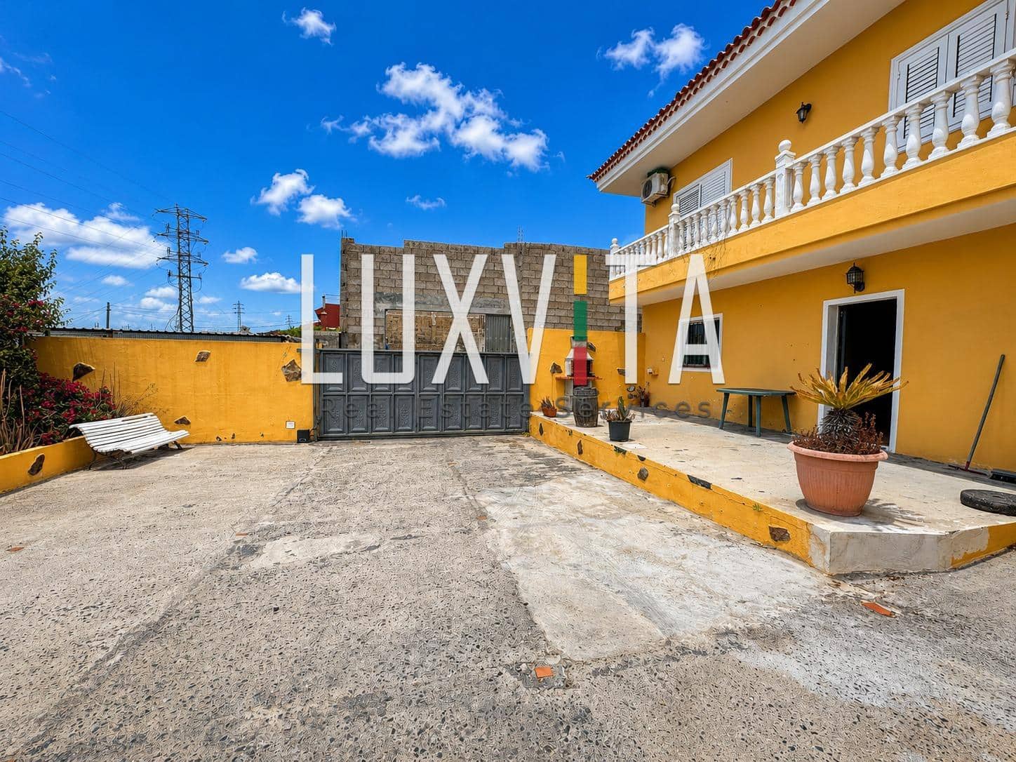 4 bedroom Villa for sale in Santiago del Teide with garage - € 560,000 (Ref: 9924637)