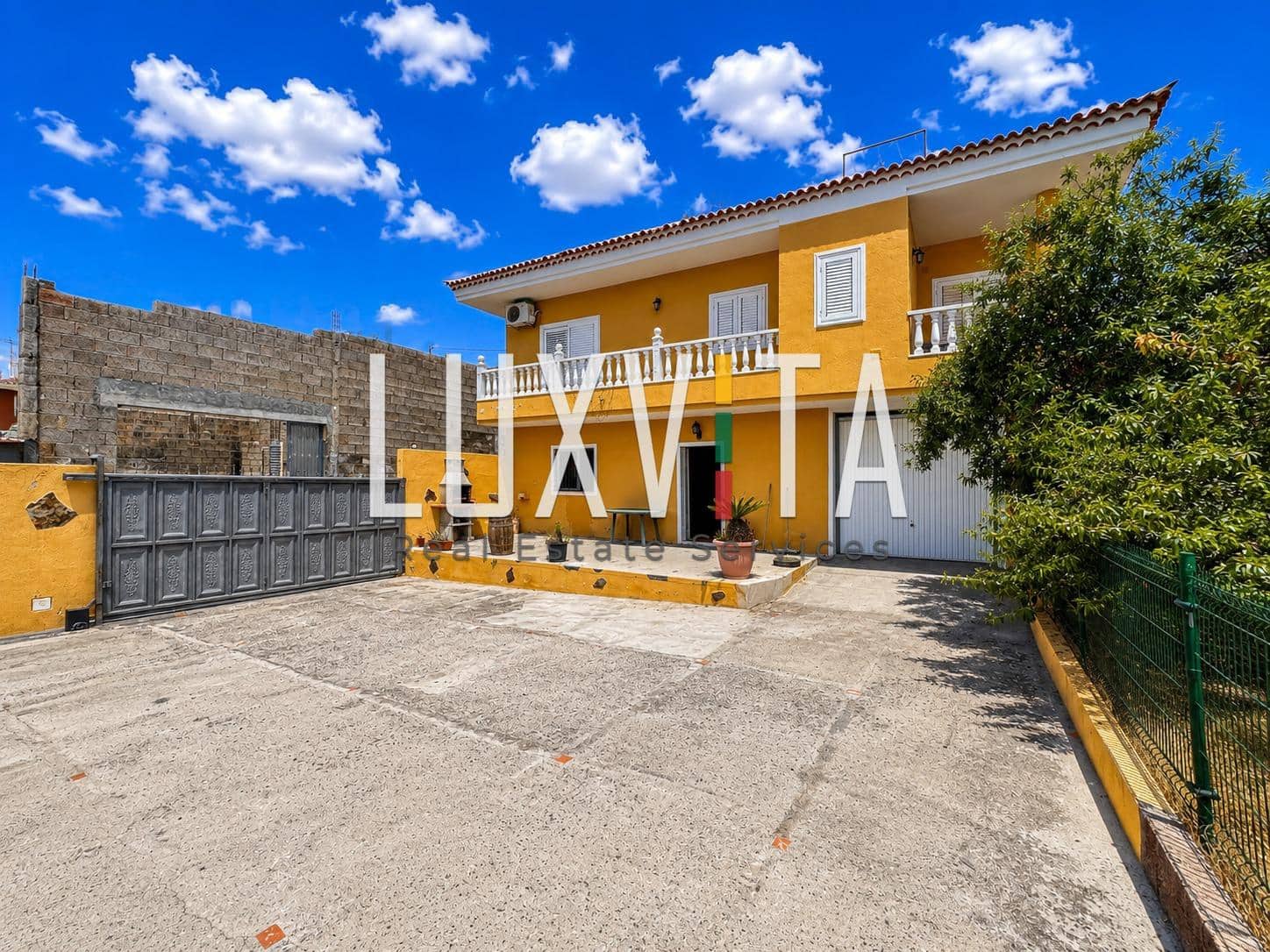 4 bedroom Villa for sale in Santiago del Teide with garage - € 560,000 (Ref: 9924637)