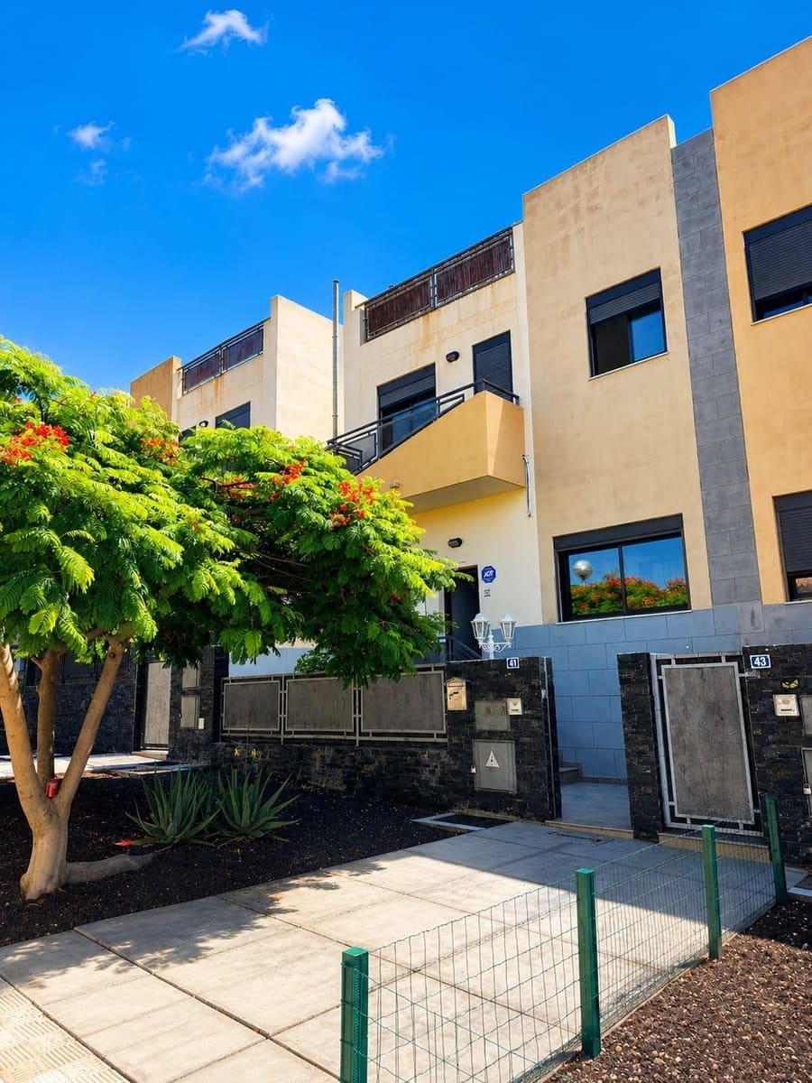 3 bedroom Terraced Villa for sale in Arona with garage - € 399,000 (Ref: 9978906)