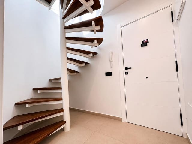 1 soverom Leilighet til salgs i Los Cristianos, Arona - € 280 000 (Ref: 9998835)