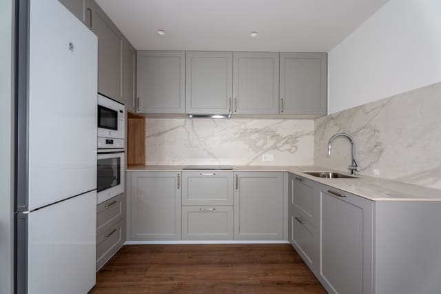 2 quarto Apartamento para venda em Cuatro Caminos, Madrid cidade - 990 000 € (Ref: 9730873)