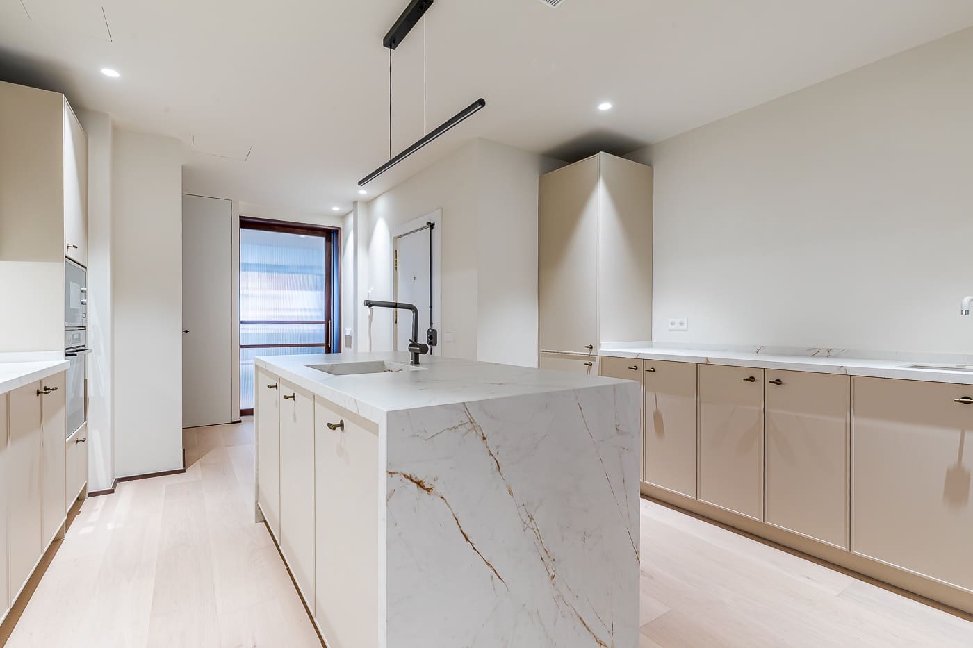 4 bedroom Flat for sale in Madrid city with garage - € 3,990,000 (Ref: 9730881)