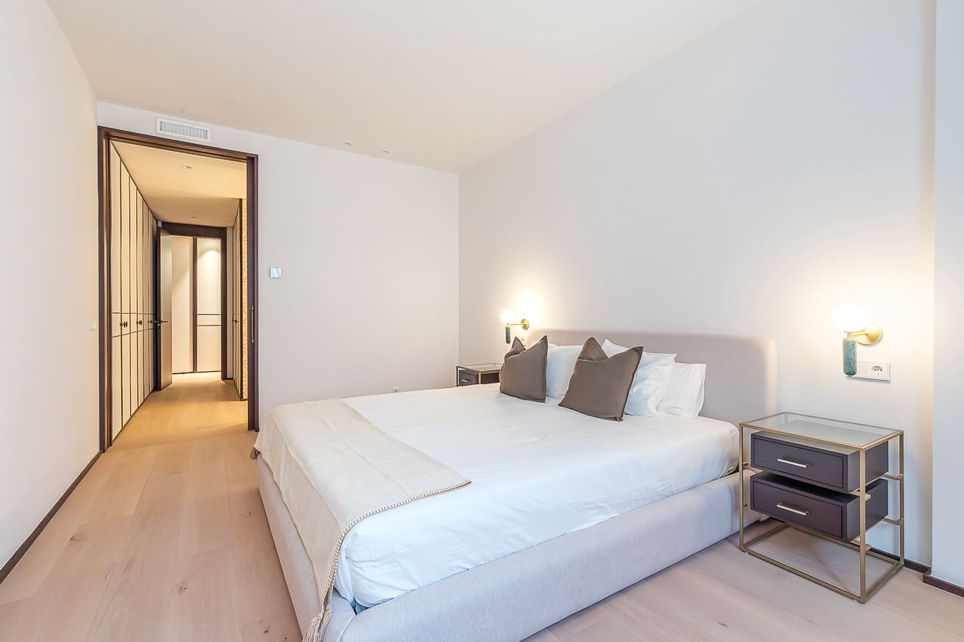 4 bedroom Flat for sale in Madrid city with garage - € 3,990,000 (Ref: 9730881)