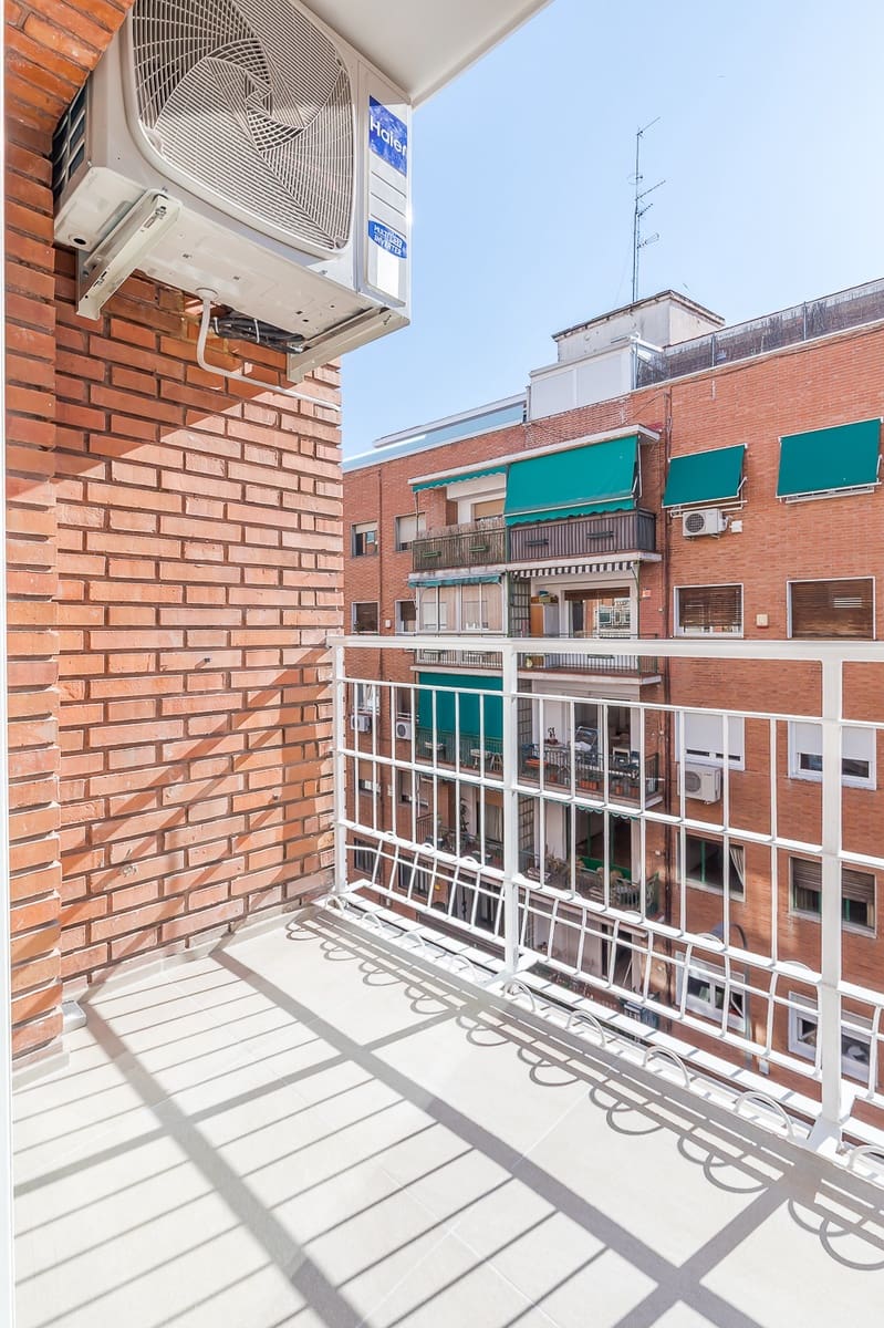 2 bedroom Flat for sale in Madrid city - € 930,000 (Ref: 9749239)