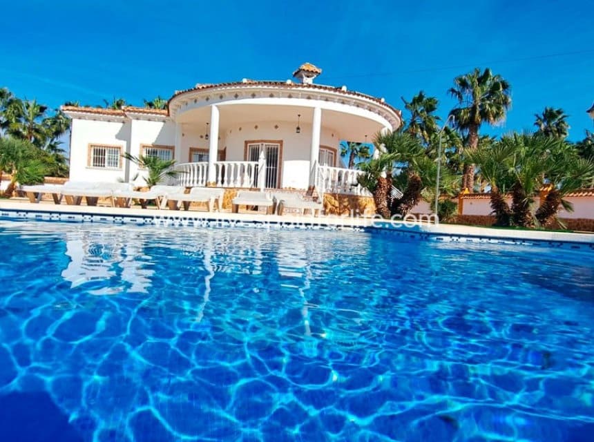 3 bedroom Finca/Country House for sale in Catral with pool garage - € 440,000 (Ref: 10007501)