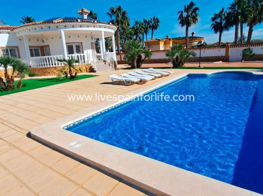 3 bedroom Finca/Country House for sale in Catral with pool garage - € 440,000 (Ref: 10007501)