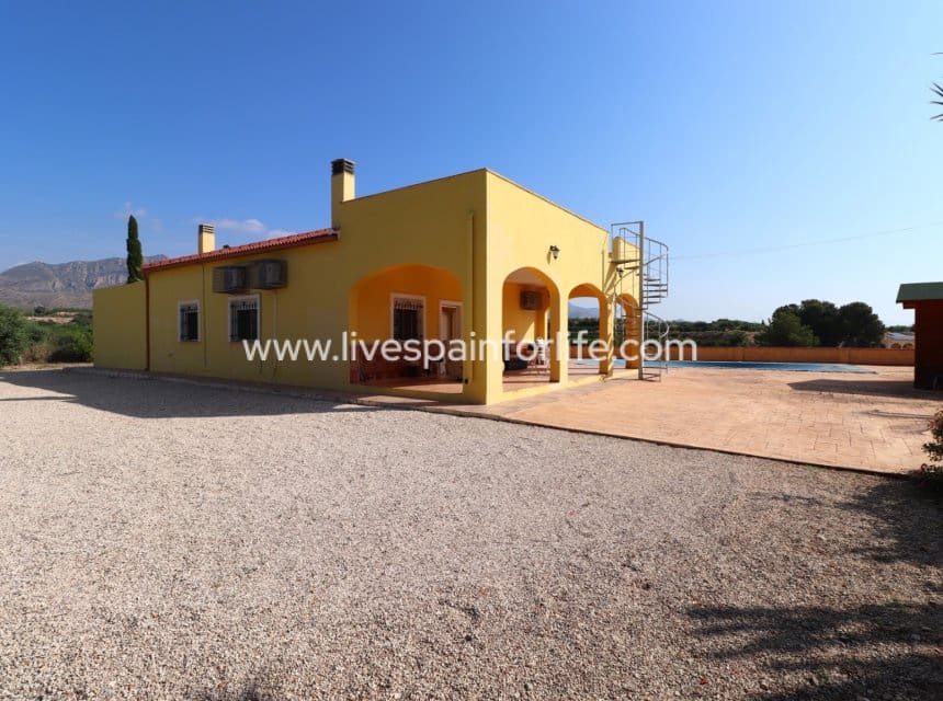 3 bedroom Finca/Country House for sale in Albatera with pool garage - € 325,000 (Ref: 10007503)