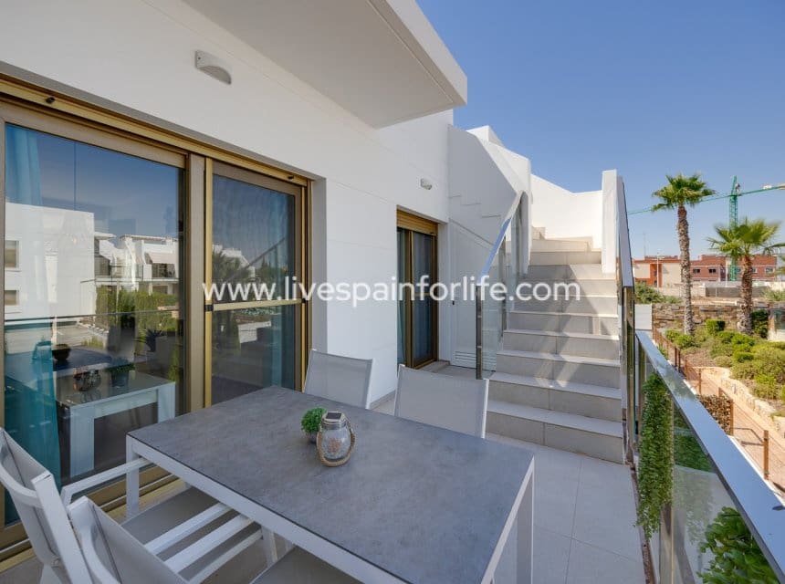 2 quarto Apartamento para venda em Pilar de la Horadada com piscina - 259 950 € (Ref: 10007506)