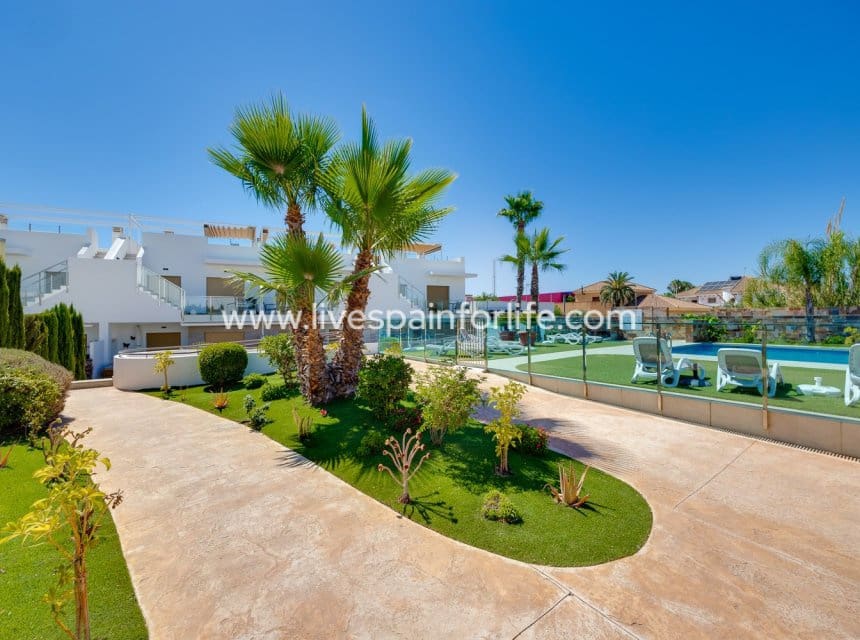 2 quarto Apartamento para venda em Pilar de la Horadada com piscina - 259 950 € (Ref: 10007506)