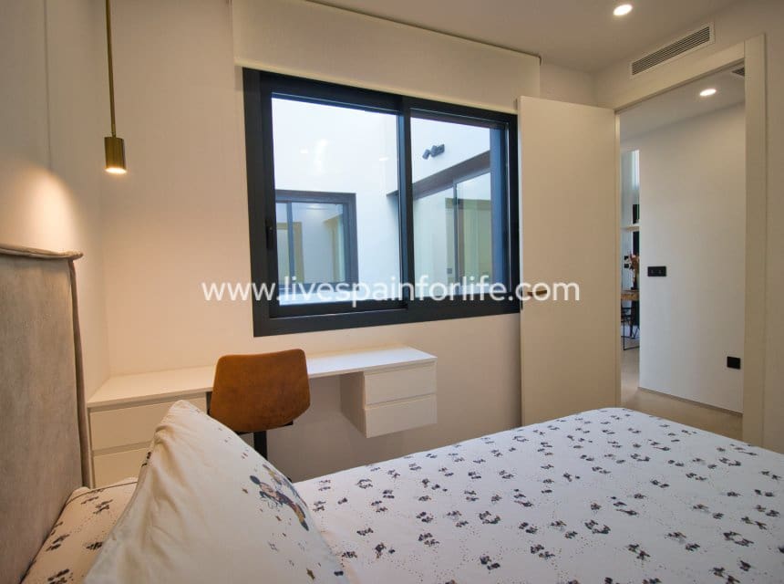 4 quarto Moradia para venda em Pilar de la Horadada com piscina garagem - 869 000 € (Ref: 10007508)