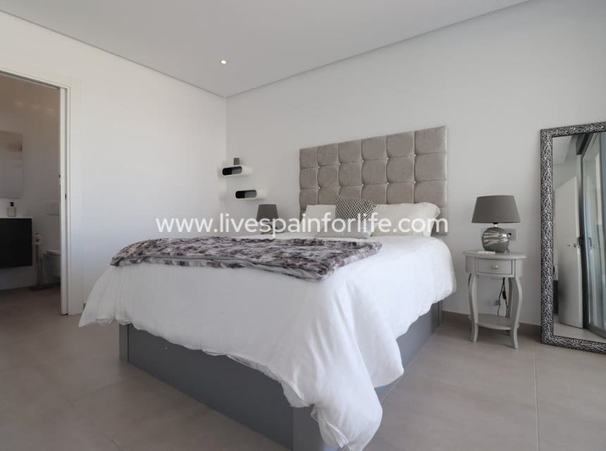 3 sovrum Villa till salu i Benimar med pool garage - 695 000 € (Ref: 10007511)