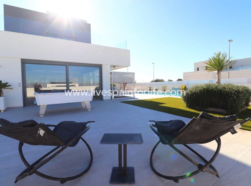3 sovrum Villa till salu i Benimar med pool garage - 695 000 € (Ref: 10007511)